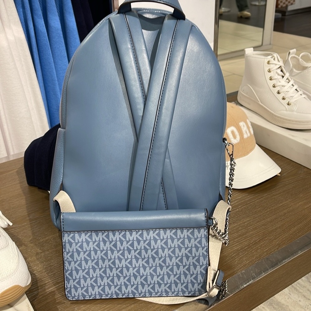 MICHAEL KORS 
Maisie Medium Pebbled Leather 2-in-1 Backpack
Denim 
NWT - Picture 10 of 16